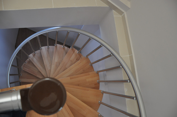 Merdivenin ilk basamaklarını çıkmadan son basamağın gerçekleşme umudu yoktur. Arada atlamalar olursa düşmelerin de olabileceği unutulmamalıdır.